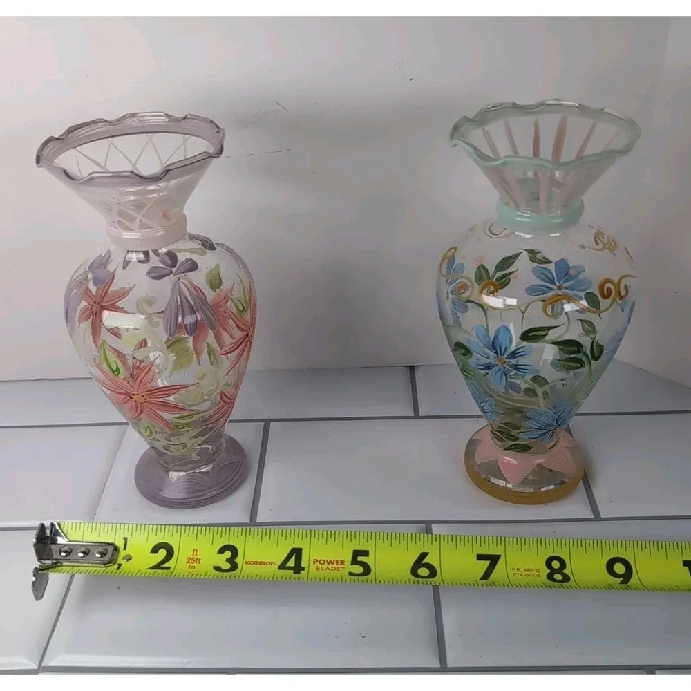 Set of 2 Tracy Porter Hand Painted Art Glass Floral Vases Scalloped Rim 6.5